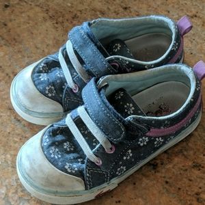 See Kai little kids snickers